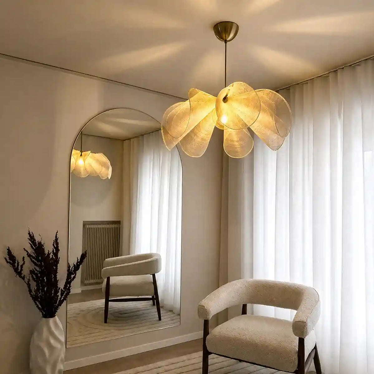 Suspension Japandi Fleure beige - pétale en tissu crème