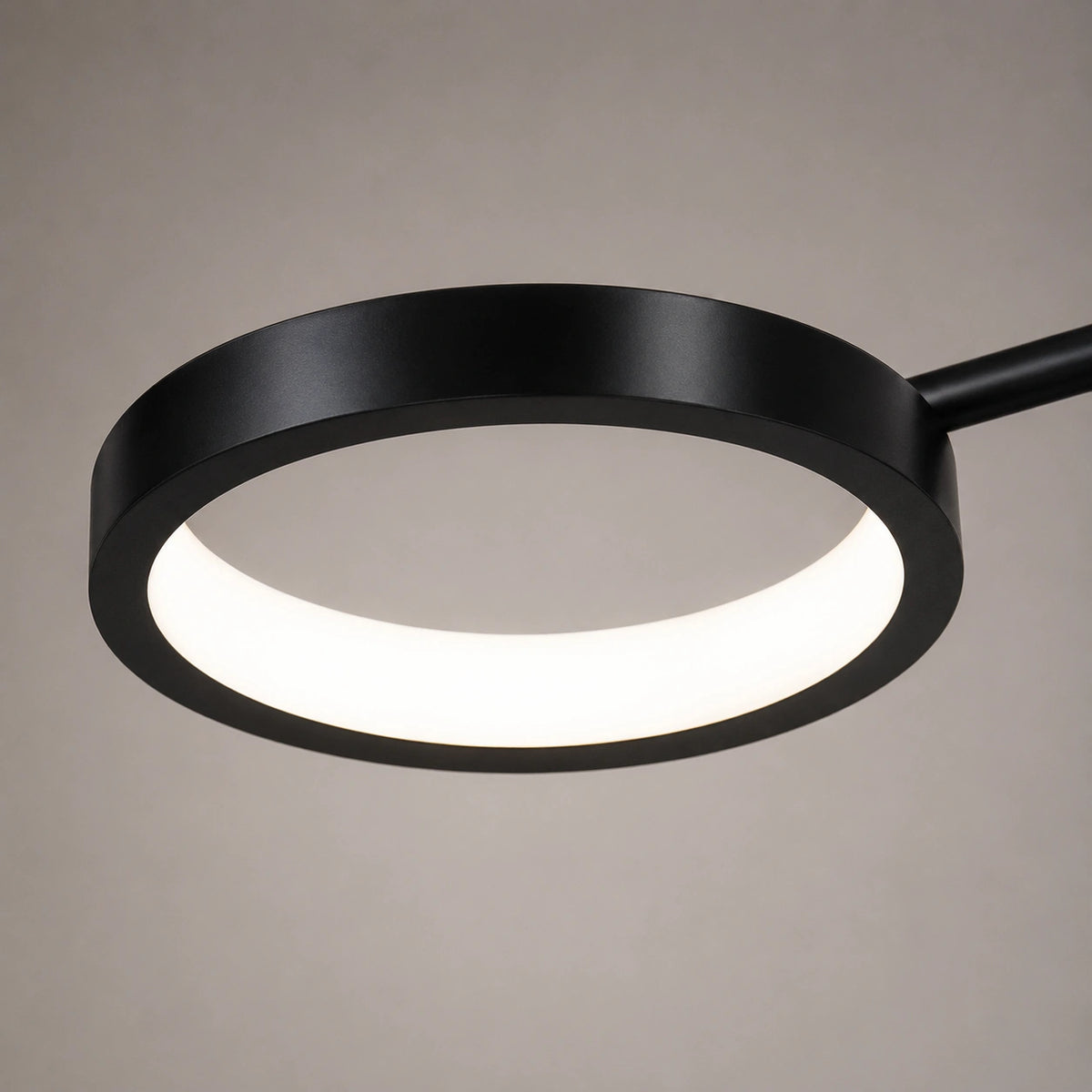Suspension LED Linéaire Noir & Or | Lustre Moderne Salle à Manger