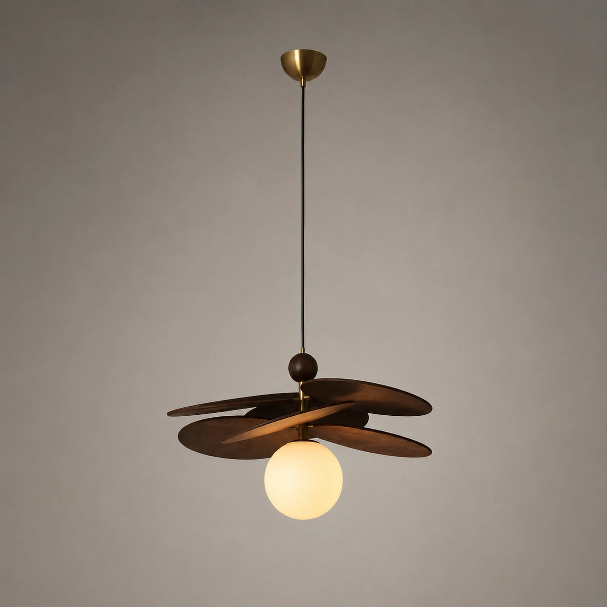 Suspension en bois moderne - Pétale brillante