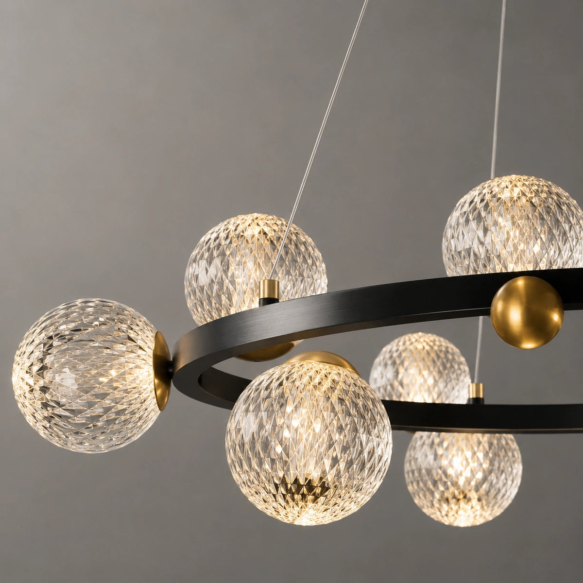 Suspension Design Anneau Noir et Boules en Verre Texturé