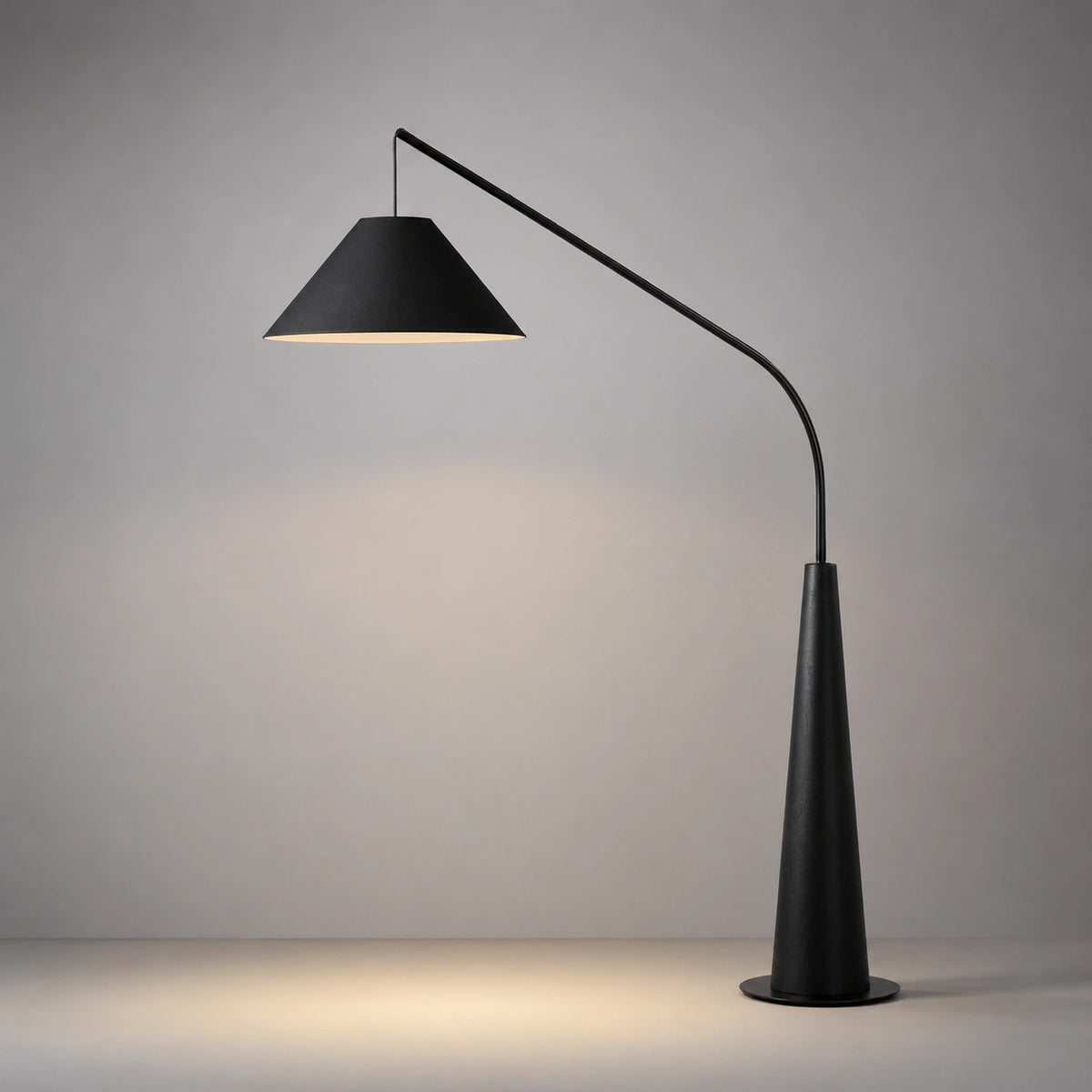 Lampadaire Arc Noir – Luminaire Minimaliste avec Abat-Jour Tissu⎥Bellani