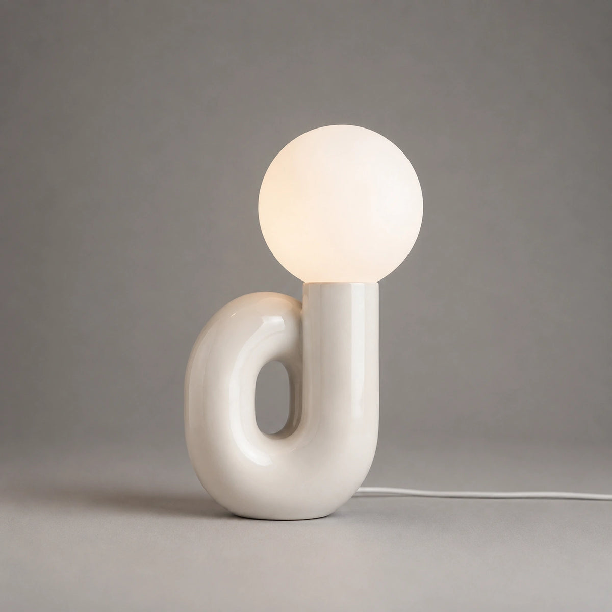 Lampe de Table en Verre Dépoli et Résine – Lampe Design Nordique